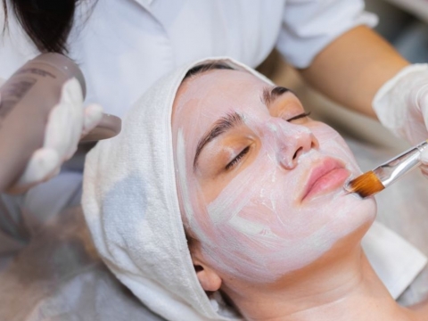 Curso de FUNDAMENTOS EN DERMOCOSMETICA Y CUIDADOS FACIALES